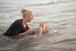 Do non-denominational churches do Baptism? - Christian Faith Guide