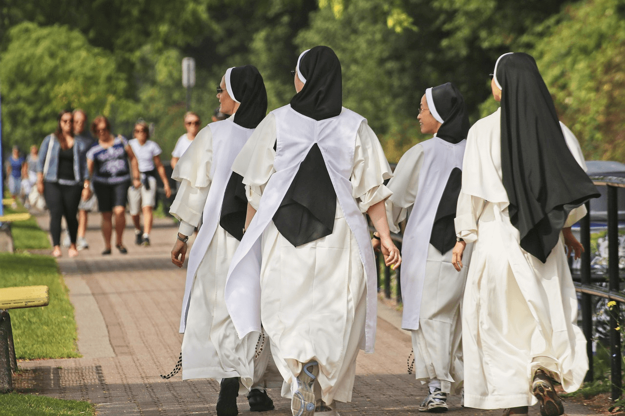 What do nuns wear? Christian Faith Guide
