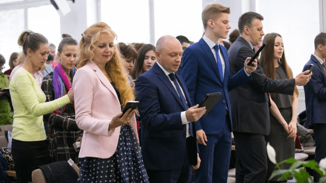 Do Jehovah’s Witnesses Celebrate Christmas? - Christian Faith Guide